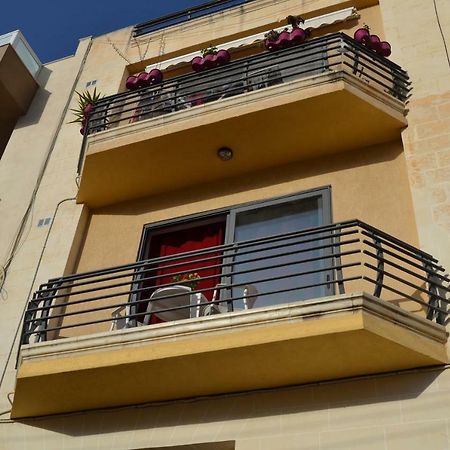 Mellieha Town Centre Bright & Spacious 3 Bedroom Apartment Buitenkant foto