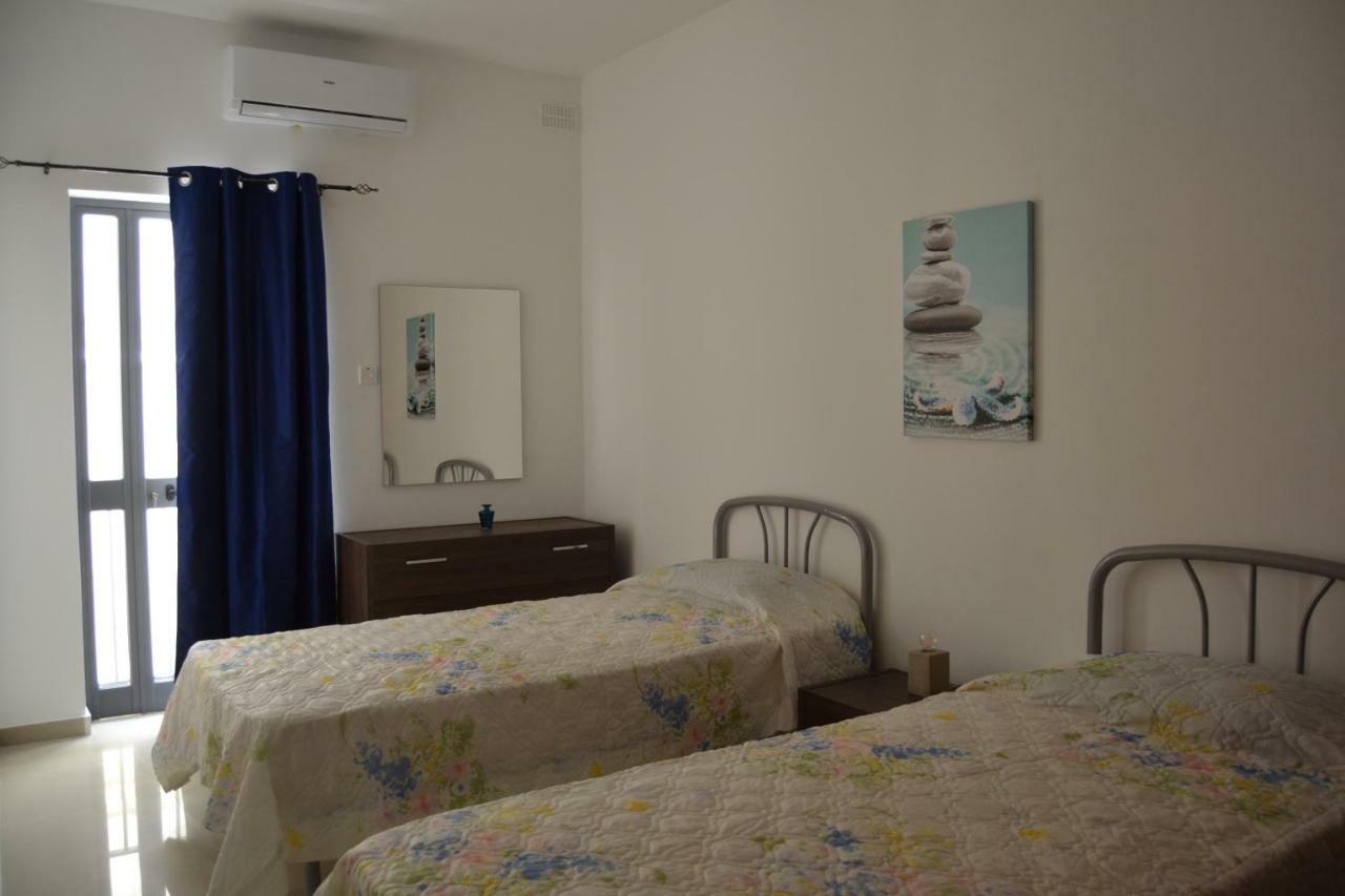 Mellieha Town Centre Bright & Spacious 3 Bedroom Apartment Buitenkant foto