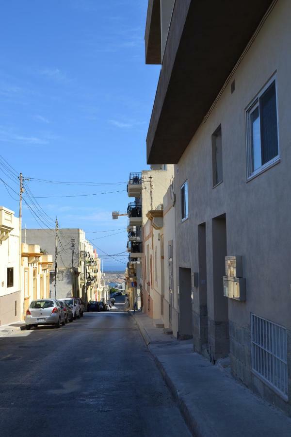 Mellieha Town Centre Bright & Spacious 3 Bedroom Apartment Buitenkant foto