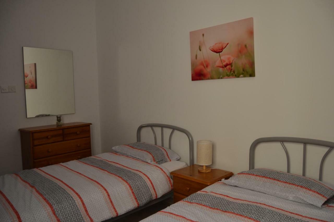 Mellieha Town Centre Bright & Spacious 3 Bedroom Apartment Buitenkant foto