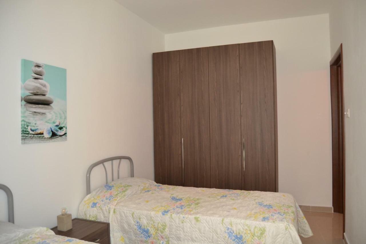 Mellieha Town Centre Bright & Spacious 3 Bedroom Apartment Buitenkant foto