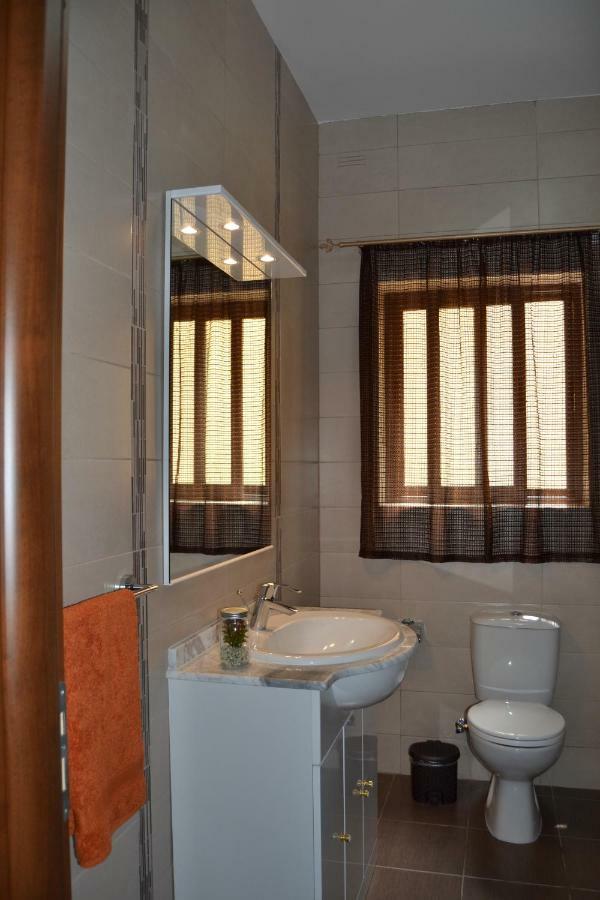 Mellieha Town Centre Bright & Spacious 3 Bedroom Apartment Buitenkant foto