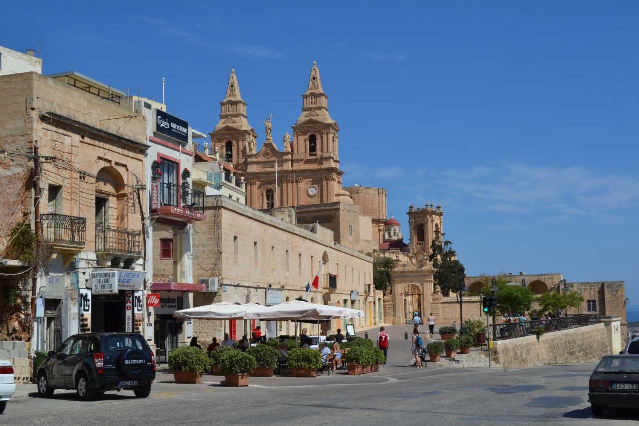 Mellieha Town Centre Bright & Spacious 3 Bedroom Apartment Buitenkant foto