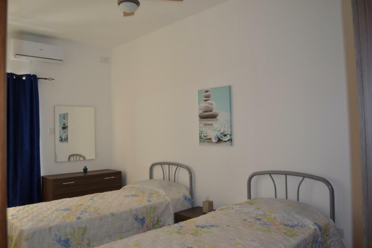 Mellieha Town Centre Bright & Spacious 3 Bedroom Apartment Buitenkant foto