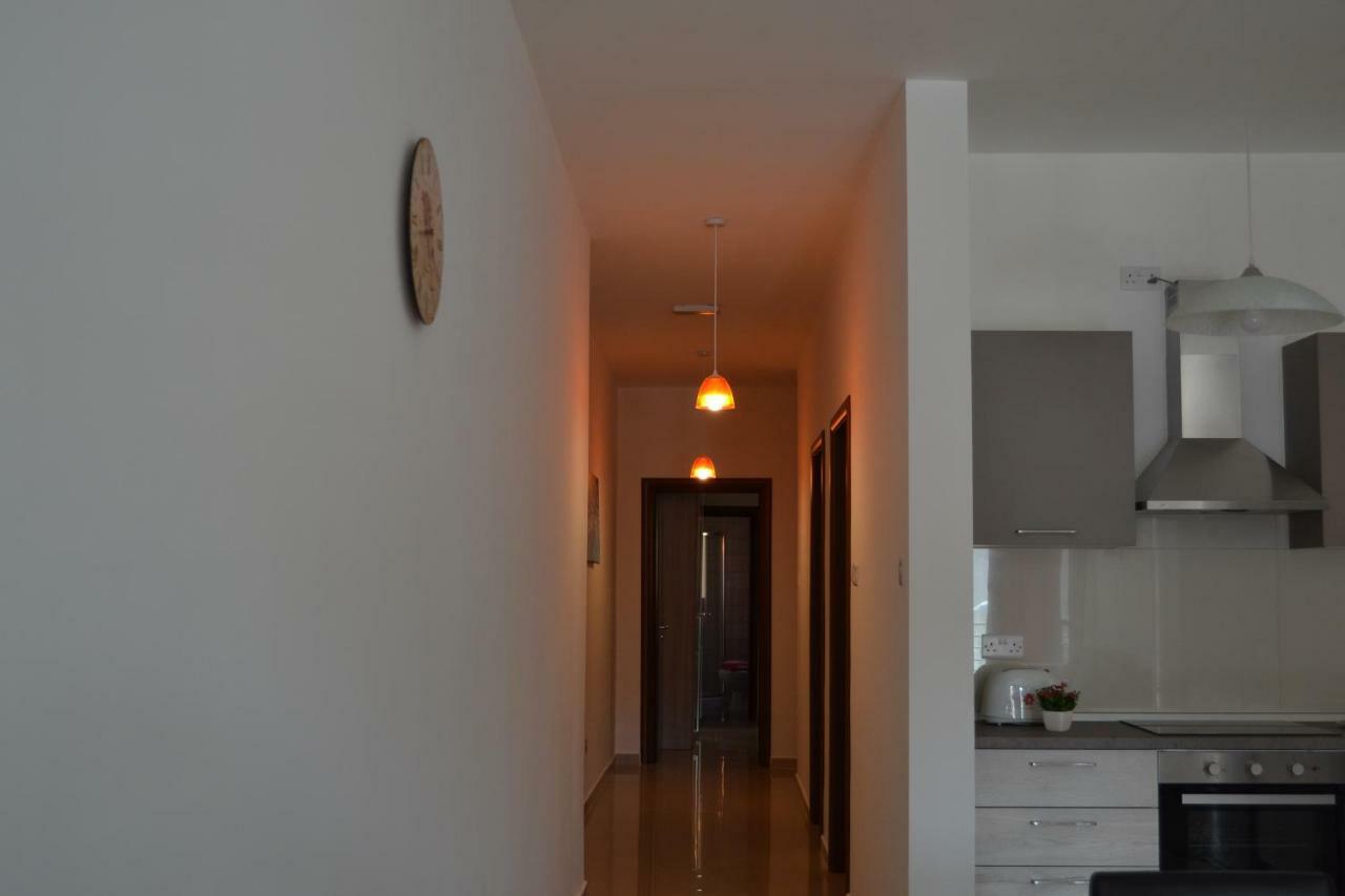 Mellieha Town Centre Bright & Spacious 3 Bedroom Apartment Buitenkant foto