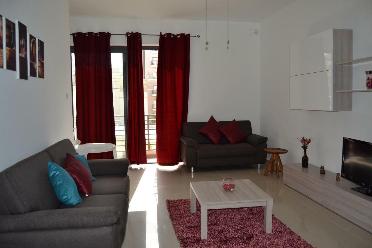 Mellieha Town Centre Bright & Spacious 3 Bedroom Apartment Buitenkant foto