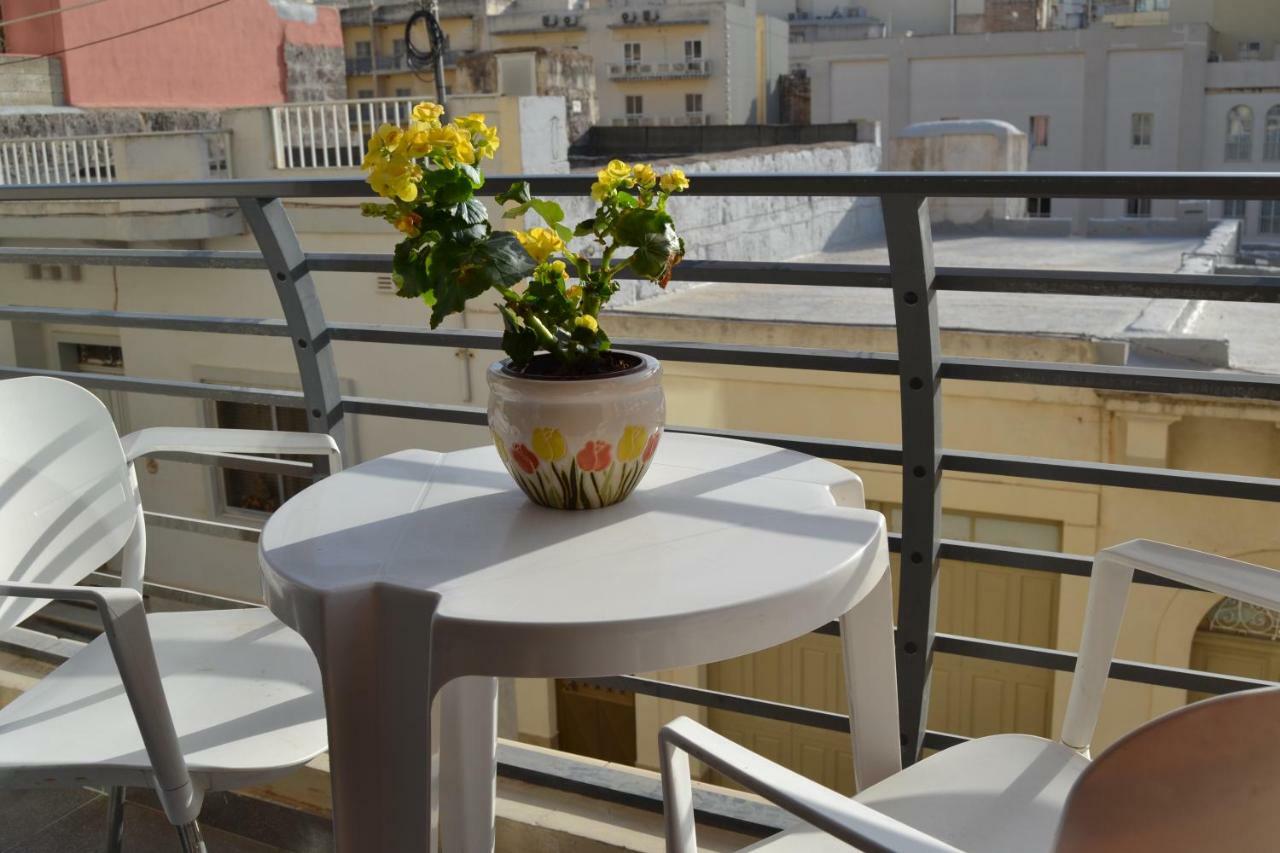 Mellieha Town Centre Bright & Spacious 3 Bedroom Apartment Buitenkant foto