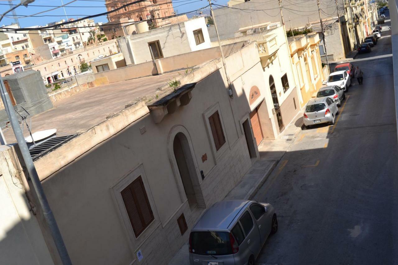 Mellieha Town Centre Bright & Spacious 3 Bedroom Apartment Buitenkant foto