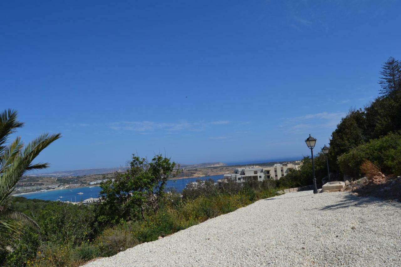 Mellieha Town Centre Bright & Spacious 3 Bedroom Apartment Buitenkant foto